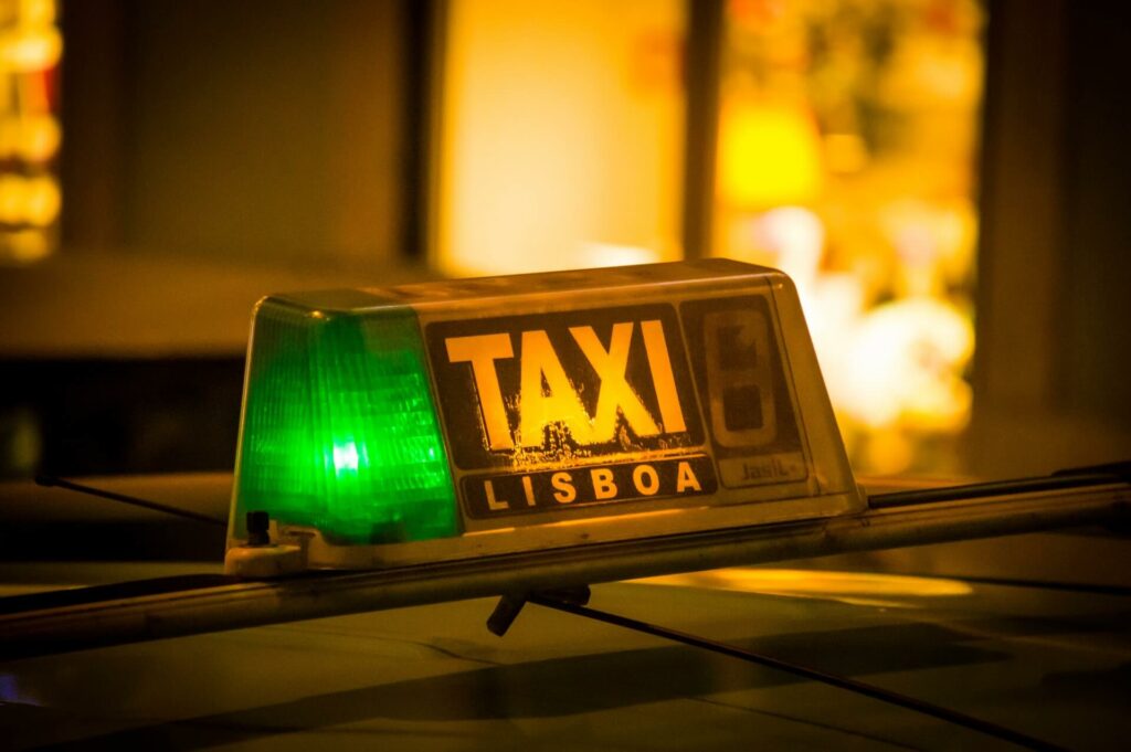 Tipping in taxi in Portugal
