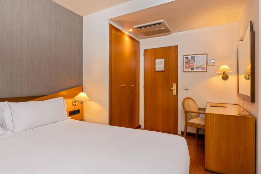 Hotel de l'Isard room