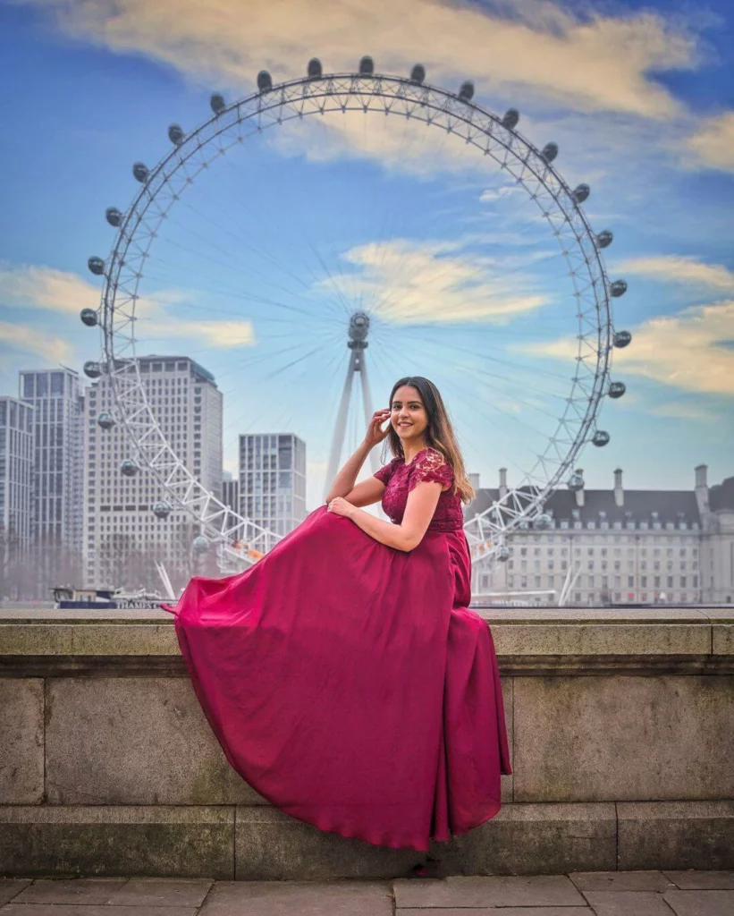 the london eye selfie red 821x1024 jpg