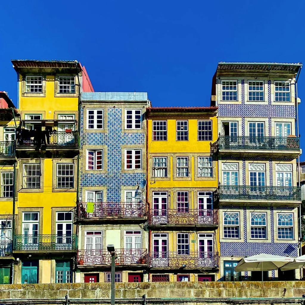 The houses of Cais da Ribeira neighborhood