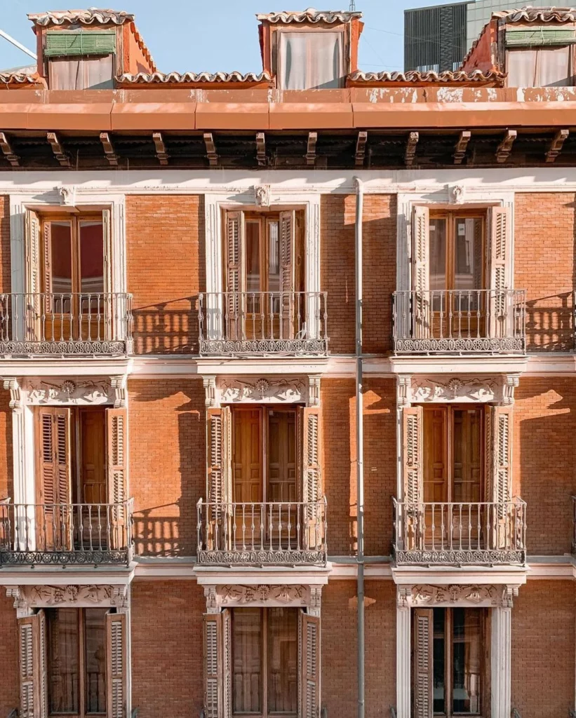 TOC Hostel Madrid Facade