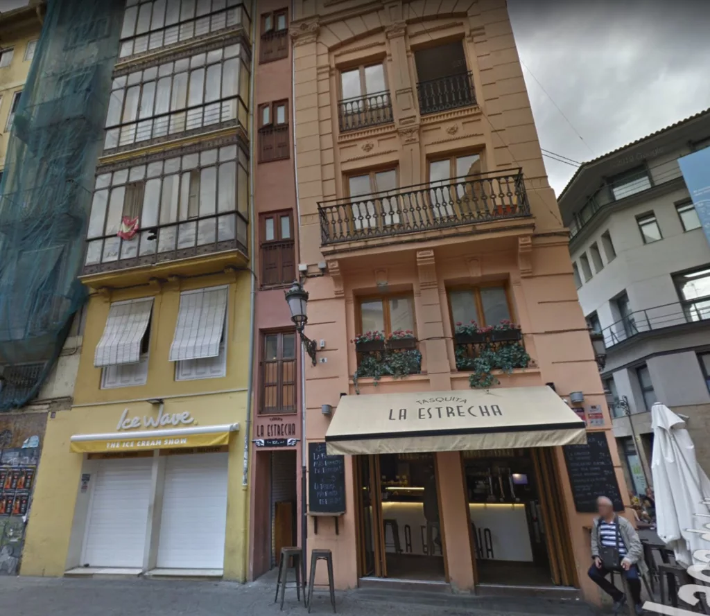 the narrowest building in Europe