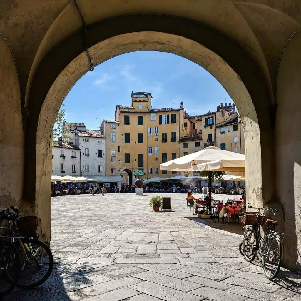 Piazza dell Anfiteatro