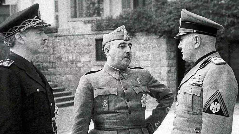 Franco (in the center) and Mussolini