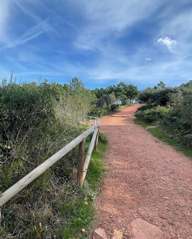 Hiking trail to Garbí