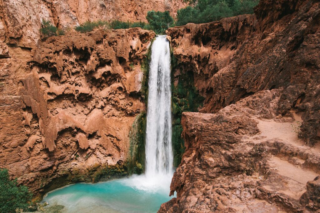 19 Best & Easy Waterfall Hikes in Arizona