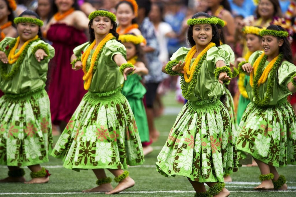 Hawaiian girls dancing